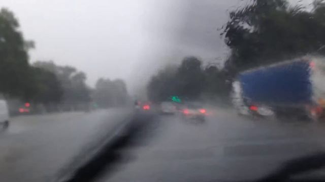 pluie le 7 août 2014 sur Paris смотреть онлайн