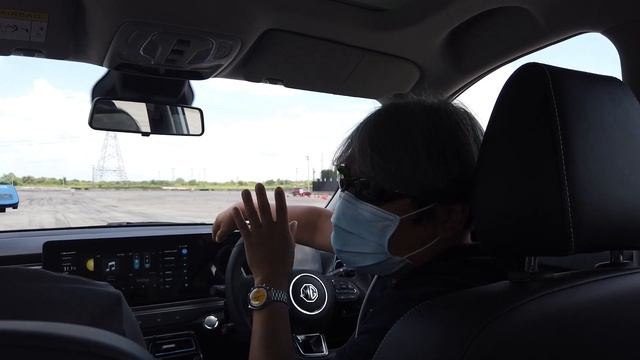 MG VS HEV : สนุก..ล้ำ..ครบ จบที่นี่ смотреть онлайн