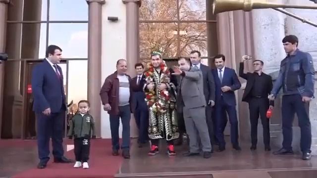 ОЧЕНЬ ТЕПЛО ВСТРЕТИЛИ НУРУЛЛО НА РОДИНЕ | ПЕРВЫЙ БОЕЦ ИЗ ТАДЖИКИСТАНА НУРУЛЛО АЛИЕВ ПРИБЫЛ НА РОДИН смотреть онлайн