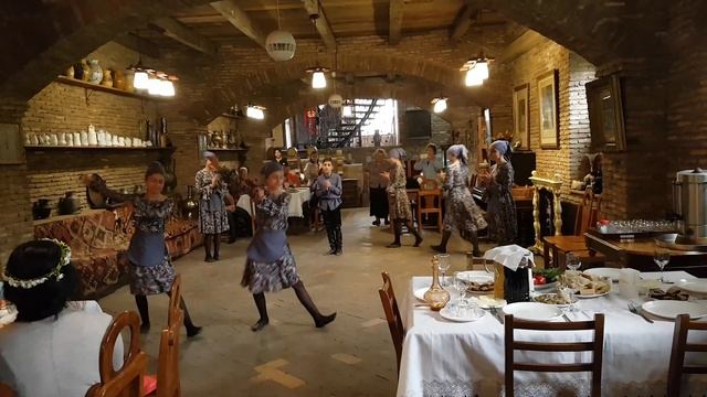 Грузия, Кахетия, село 2019, грузинский танцы в ресторане. Georgia, Kakheti. Сакартвело. საქართველო смотреть онлайн