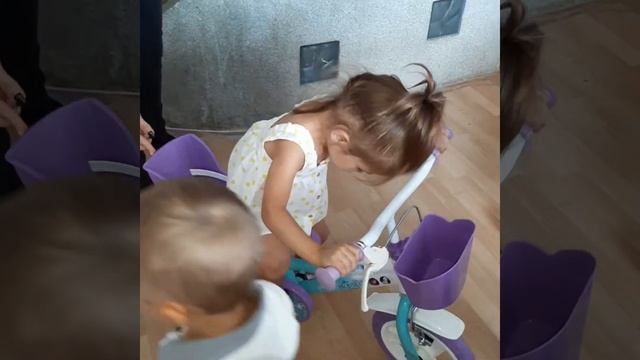 Учимся крутить педали 2года / Даяне 2года / Первый Велосипед 12.08.20