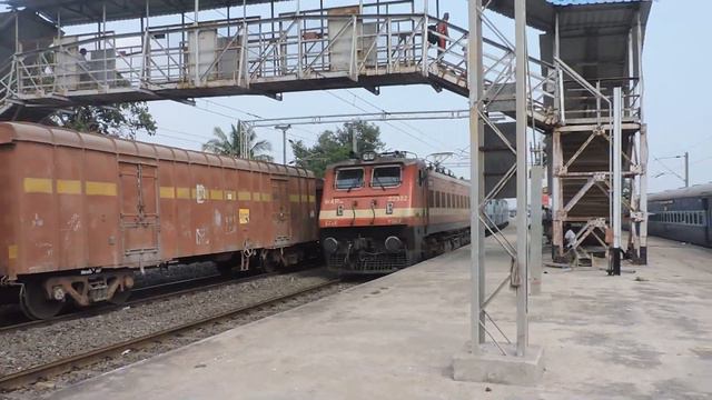 Devastating Howrah Chennai mail with VSKP WAP4 #22992 thrashes SC bound Visakha express смотреть онлайн