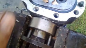 ЗАМЕНИЛ САЛЬНИКИ НА НШ 10 РУЛЕВОЙ ТРАКТОРА Т 25