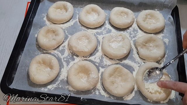 ВАТРУШКИ с ТВОРОГОМ / ОЧЕНЬ ПРОСТОЙ ВКУСНЫЙ РЕЦЕПТ из ДРОЖЖЕВОГО ЗАМОРОЖЕННОГО ТЕСТА смотреть онлайн