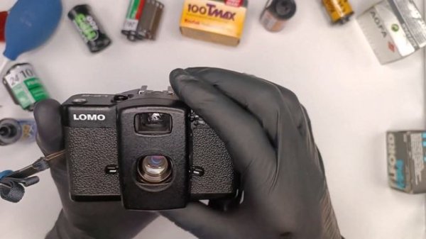 lomo lc-a review 35mm film camera lomography | load film | battery