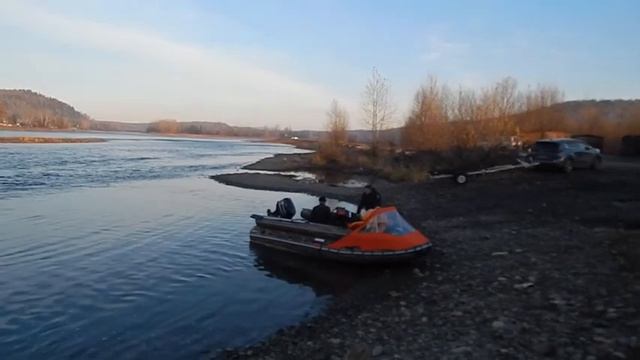Вид осенних Поднебесных зубьев из города смотреть онлайн