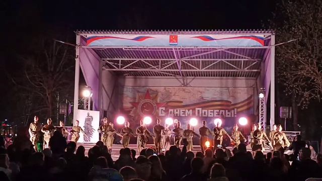 День Победы. Алёна Васильева и Фейерверк, Не забудет страна 45-й победный наш год. смотреть онлайн