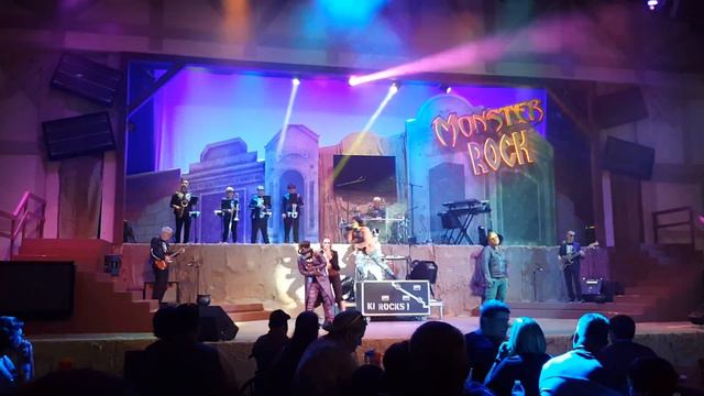 Kings Island's Halloween Haunt 2019 (part 1) - Wolf Pack, Blackout, Shipwrecked, Monster Rock смотреть онлайн