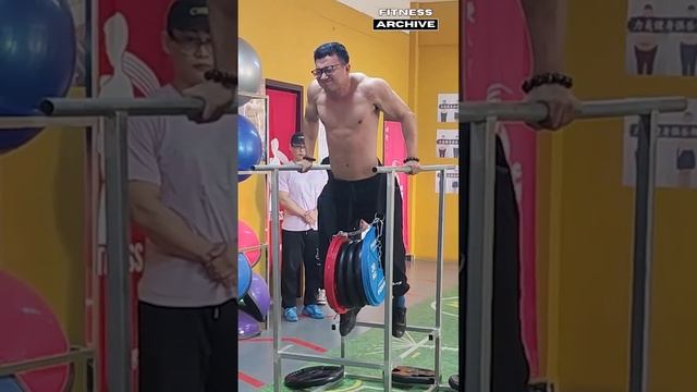 World Record Tricep DIp By Liu Weiqiang - 154.20 Kg Or 339.95 Lbs.