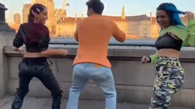 Varun often get challenged to twerk competitions on #StreerDancer3 and he will do anything to win смотреть онлайн