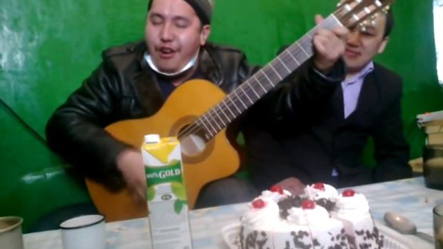 Тувинец - Горловое пение. Офигенное горловое пение и игра на гитаре! смотреть онлайн