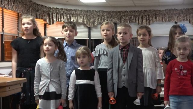 Рождество... дети пойте дружно все - колокольчики и пение детей в старческом доме смотреть онлайн