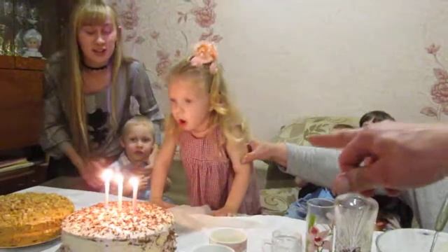 Д.Р. Поляши. Мишаня жжёт или задувает!!!! Торт и Свечи. смотреть онлайн