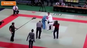 Судья вырубил обоих каратистов поединка / Fatality