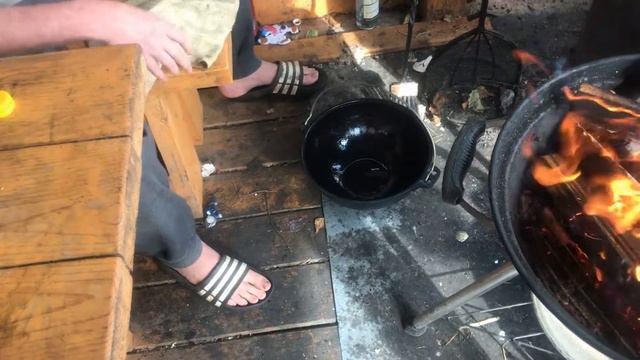 Подарок Борика - обжигаем и прокаливаем чугунный котелок. смотреть онлайн