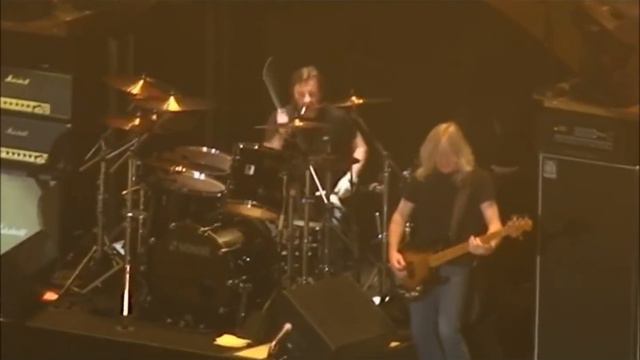 AC/DC - Phil Rudd ( Drum cam ) N°2 смотреть онлайн