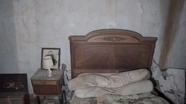 URBEX: Cette superbe MAISON est ABANDONNÉE depuis 25 ANS ! смотреть онлайн