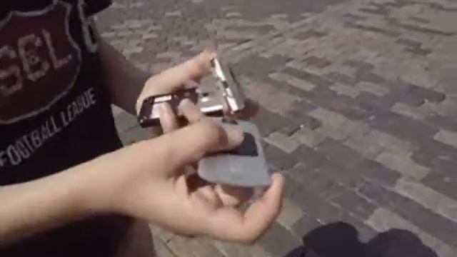 Краш тест старых телефонов на Красной площади. Часть 2. смотреть онлайн