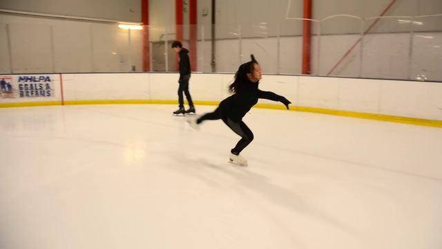 HOW TO DO THE AXEL JUMP | Coach Michelle Hong смотреть онлайн