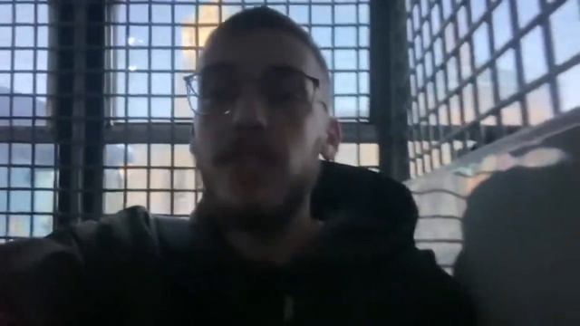 Видео из автозака где находятся Василий Полонский и Максим Кондратьев С ними находятся ещё 12челове смотреть онлайн