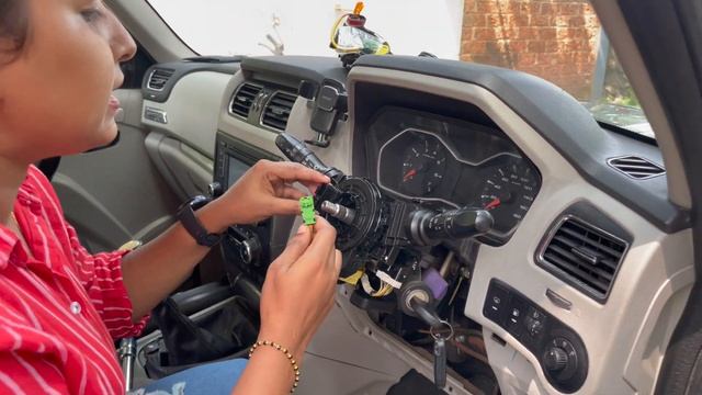 ഞാൻ സ്റ്റിയറിങ്ങിന്റെ ഒരു സ്പ്രിംഗ് മാറ്റി #scorpio #repairs #airbag #steeringwheel смотреть онлайн