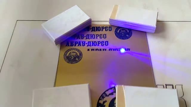 Laseraxe гравировка двухслойного пластика. смотреть онлайн