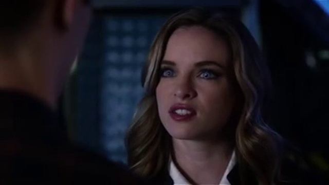 The Flash 3x07 Barry Tells Killer Frost /Caitlin to kill him смотреть онлайн