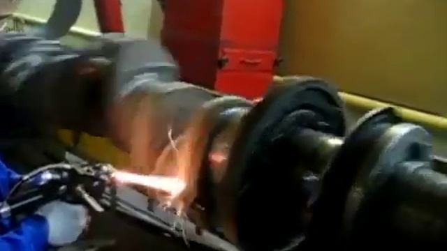 Газопламенное напыление шеек коленвала дизеля 5Д49 смотреть онлайн