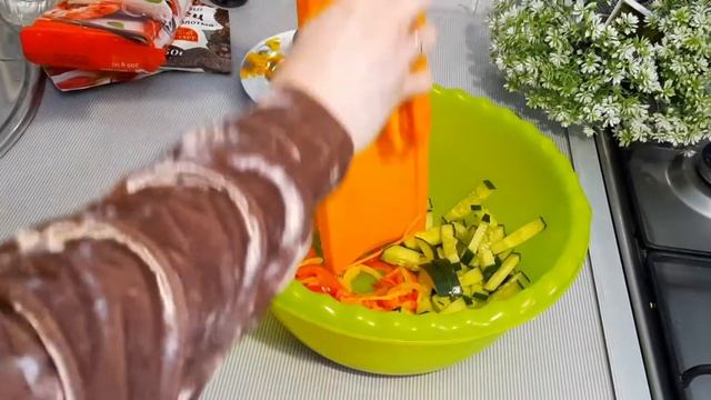 Безумно вкусный салат .Рецепт Фунчезы смотреть онлайн