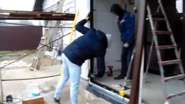 Установка входной группы в доме из газобетона.  Профильная система  Veka softline 70