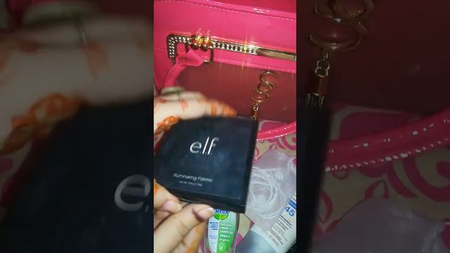 WHAT'S IN MY BAG! 🛄 смотреть онлайн