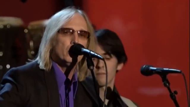 While My Guitar Gently Weeps - Prince, Tom Petty, Steve Winwood (A Tribute to George Harrison) смотреть онлайн