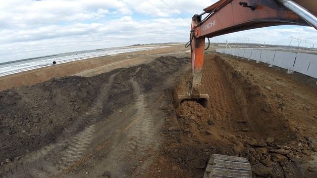 КАК ПРАВИЛЬНО КОПАТЬ ТРАНШЕЮ ЭКСКАВАТОРОМ HITACHI ZAXIS 330 ls. Видео урок смотреть онлайн