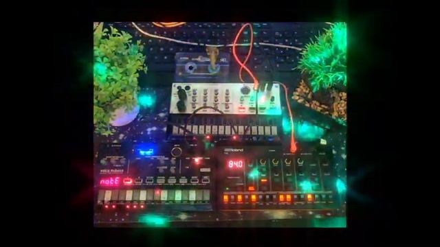 Demo - Roland T-8 and Korg Volca Nubass - Volca Keys (No live) смотреть онлайн