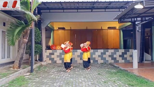 Sanggar Tari Bes. Бандунг. Индонезия. «Звёзды Дрездена» Фестиваль. Германия by RussianAustria.com смотреть онлайн