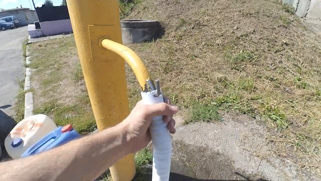 Как я набираю воду из колонки в канистру. смотреть онлайн