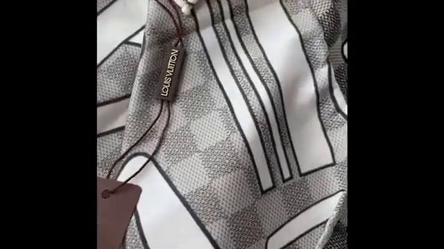 Шёлковый платок LV смотреть онлайн