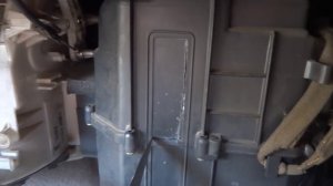 Установка салонного фильтра тем у кого его нету вообще на Mazda Demio