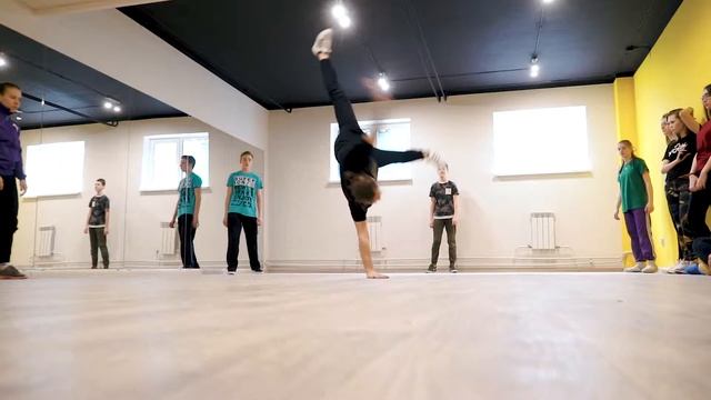 Молодежная 8Б . Открытие 10 марта смотреть онлайн