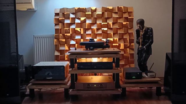 Naim V1 dac and Martin Logan ESL speakers ! смотреть онлайн