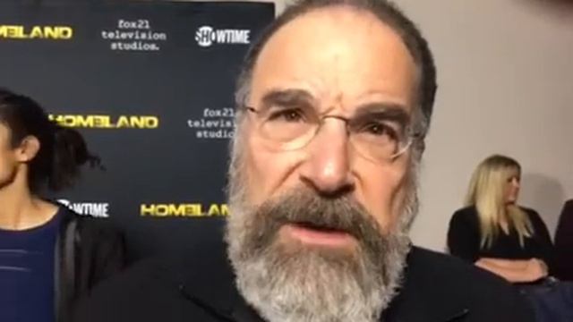 Mandy Patinkin chats "Homeland" on the red carpet at Emmy FYC event смотреть онлайн