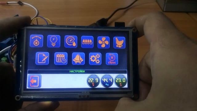 Контроллер с сенсорним дисплеем для инкубатора смотреть онлайн