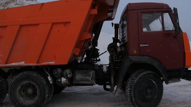 Работы на снегоотвале в Барнауле смотреть онлайн