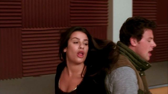 GLEE - Full Performance of ''Smile (Lily Allen)" from "Mattress" смотреть онлайн