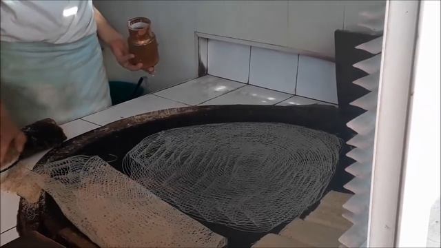 Азербайджан Губинская бюкмя и чай в армуды стаканах Guba bükməsi, paxlavas və armudu stəkanda çay смотреть онлайн