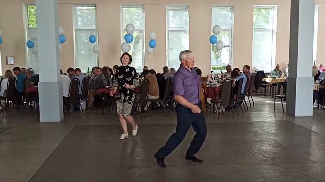 Танцуют выпускники ветакадемии 1977 года : выпуску 45 лет !⚕️ смотреть онлайн