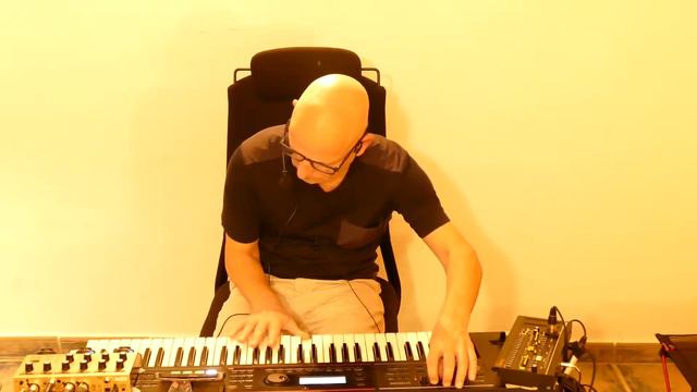 Roland JUNO DS 61 EFFECTS: SOLOSOUND With Guitar Amp Sim & 2 Pitch Shifter смотреть онлайн