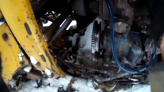 ДТ-75. Лопнувшая трубка и подготовка к установке стартера смотреть онлайн