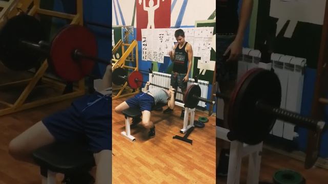 Жим лёжа 70 кг,свой вес 59-60кг. смотреть онлайн