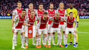 ЗА КОГО СТОИТ НАЧАТЬ КАРЬЕРУ В ИГРЕ WORLD SOCCER CHAMPS